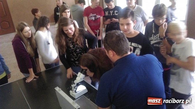 Zdjęcie w galerii na portalu naszraciborz.pl: Kosmiczna podr&oacute;ż uczni&oacute;w ZSO z Kuźni Raciborskiej wiadomości z regionu