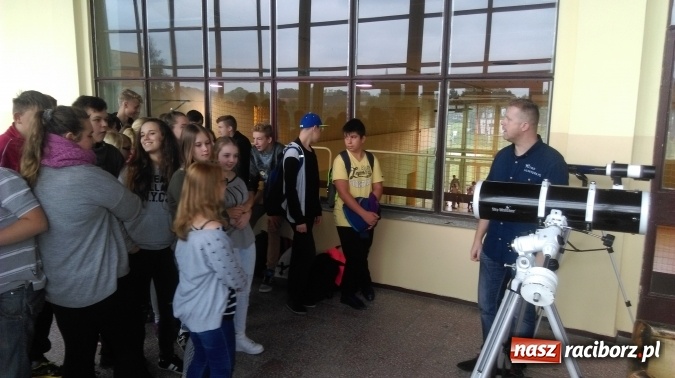 Zdjęcie w galerii na portalu naszraciborz.pl: Kosmiczna podr&oacute;ż uczni&oacute;w ZSO z Kuźni Raciborskiej wiadomości z regionu
