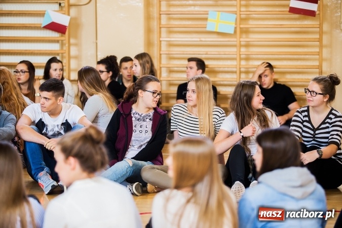 Zdjęcie w galerii na portalu naszraciborz.pl: Obchody Dnia Języków Obcych w II LO wiadomości z regionu