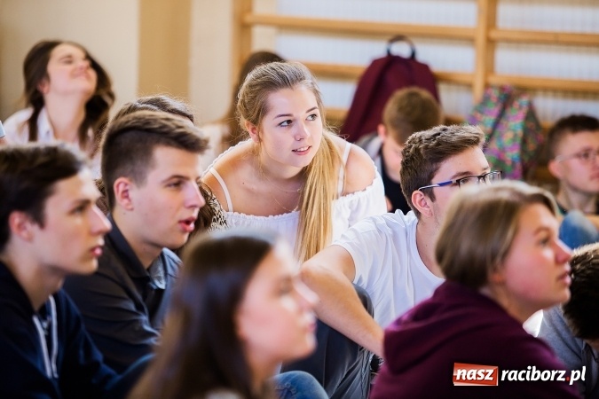 Zdjęcie w galerii na portalu naszraciborz.pl: Obchody Dnia Języków Obcych w II LO wiadomości z regionu