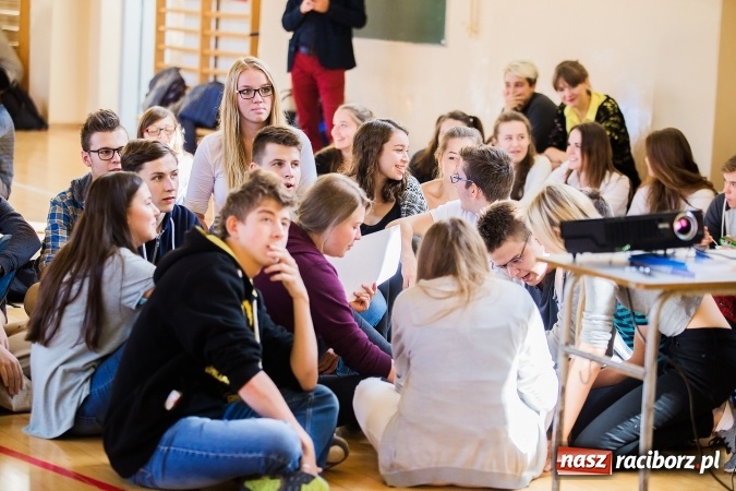 Zdjęcie w galerii na portalu naszraciborz.pl: Obchody Dnia Języków Obcych w II LO wiadomości z regionu