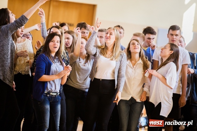 Zdjęcie w galerii na portalu naszraciborz.pl: Obchody Dnia Języków Obcych w II LO wiadomości z regionu