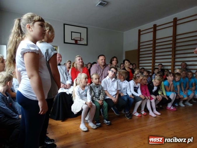 Zdjęcie w galerii na portalu naszraciborz.pl: W Budziskach powstał nowy plac zabaw wiadomości z regionu