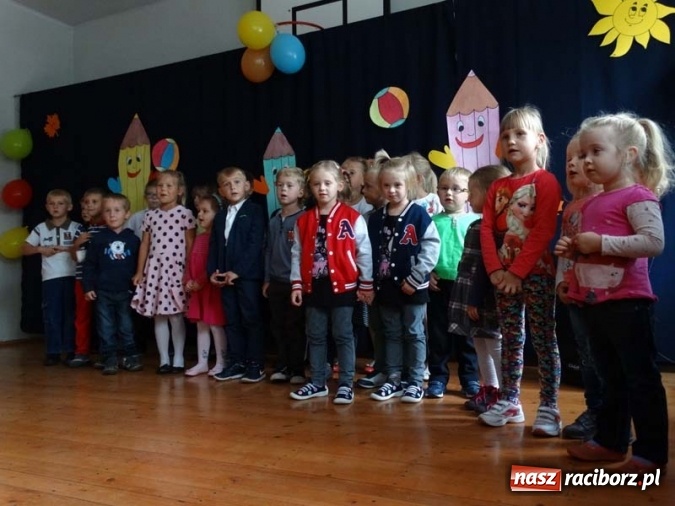 Zdjęcie w galerii na portalu naszraciborz.pl: W Budziskach powstał nowy plac zabaw wiadomości z regionu