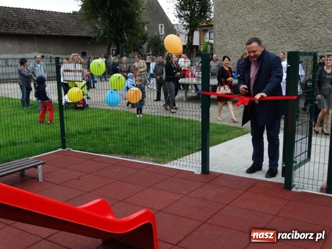 Zdjęcie w galerii na portalu naszraciborz.pl: W Budziskach powstał nowy plac zabaw wiadomości z regionu