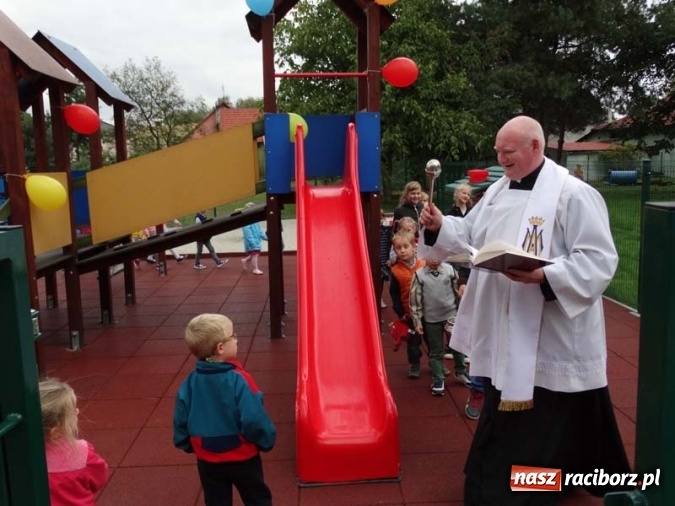 Zdjęcie w galerii na portalu naszraciborz.pl: W Budziskach powstał nowy plac zabaw wiadomości z regionu