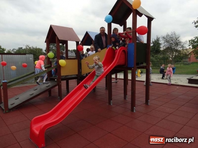 Zdjęcie w galerii na portalu naszraciborz.pl: W Budziskach powstał nowy plac zabaw wiadomości z regionu