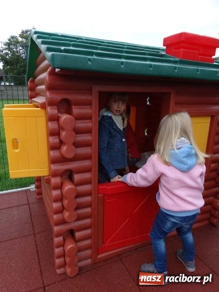 Zdjęcie w galerii na portalu naszraciborz.pl: W Budziskach powstał nowy plac zabaw wiadomości z regionu