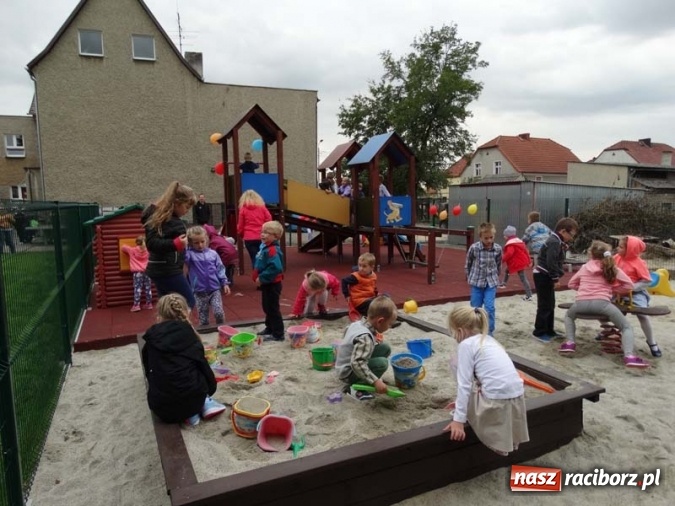 Zdjęcie w galerii na portalu naszraciborz.pl: W Budziskach powstał nowy plac zabaw wiadomości z regionu
