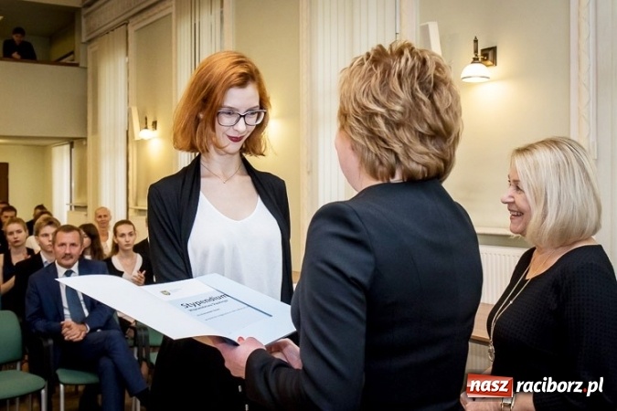 Zdjęcie w galerii na portalu naszraciborz.pl: Stypendia Marszałka Województwa Śląskiego w dziedzinie edukacji - nagrodzono trzech uczniów raciborskiej szkoły wiadomości z regionu