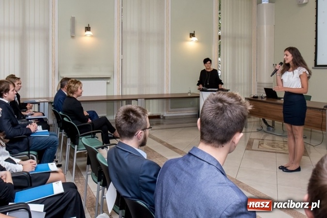 Zdjęcie w galerii na portalu naszraciborz.pl: Stypendia Marszałka Województwa Śląskiego w dziedzinie edukacji - nagrodzono trzech uczniów raciborskiej szkoły wiadomości z regionu