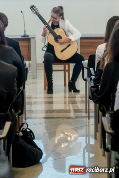 Zdjęcie w galerii na portalu naszraciborz.pl: Stypendia Marszałka Województwa Śląskiego w dziedzinie edukacji - nagrodzono trzech uczniów raciborskiej szkoły wiadomości z regionu