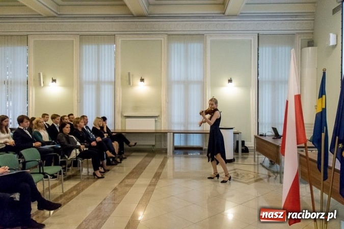 Zdjęcie w galerii na portalu naszraciborz.pl: Stypendia Marszałka Województwa Śląskiego w dziedzinie edukacji - nagrodzono trzech uczniów raciborskiej szkoły wiadomości z regionu