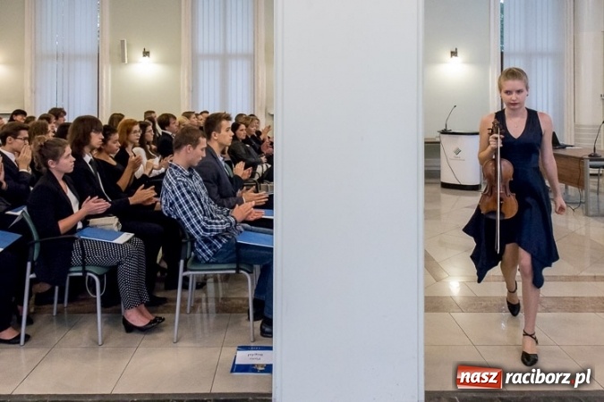 Zdjęcie w galerii na portalu naszraciborz.pl: Stypendia Marszałka Województwa Śląskiego w dziedzinie edukacji - nagrodzono trzech uczniów raciborskiej szkoły wiadomości z regionu