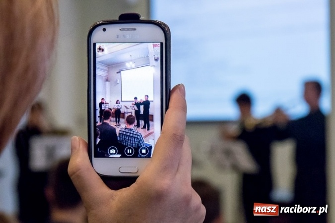 Zdjęcie w galerii na portalu naszraciborz.pl: Stypendia Marszałka Województwa Śląskiego w dziedzinie edukacji - nagrodzono trzech uczniów raciborskiej szkoły wiadomości z regionu