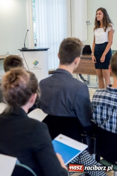 Zdjęcie w galerii na portalu naszraciborz.pl: Stypendia Marszałka Województwa Śląskiego w dziedzinie edukacji - nagrodzono trzech uczniów raciborskiej szkoły wiadomości z regionu