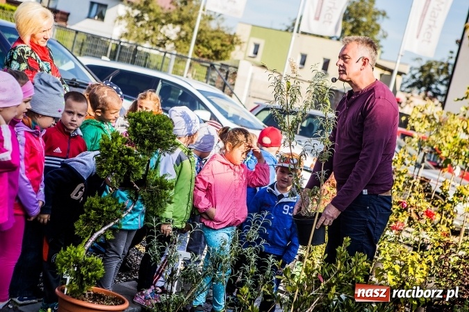Zdjęcie w galerii na portalu naszraciborz.pl: Ogród – sposób na szalone czasy. Dzień otwarty i warsztaty z Witoldem Czuksanowem w AgroMarkecie wiadomości z regionu