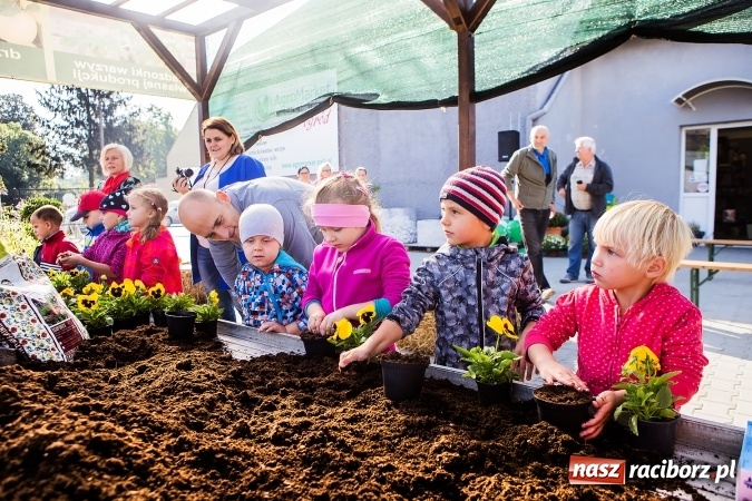 Zdjęcie w galerii na portalu naszraciborz.pl: Ogród – sposób na szalone czasy. Dzień otwarty i warsztaty z Witoldem Czuksanowem w AgroMarkecie wiadomości z regionu