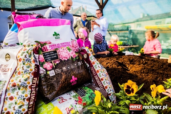 Zdjęcie w galerii na portalu naszraciborz.pl: Ogród – sposób na szalone czasy. Dzień otwarty i warsztaty z Witoldem Czuksanowem w AgroMarkecie wiadomości z regionu