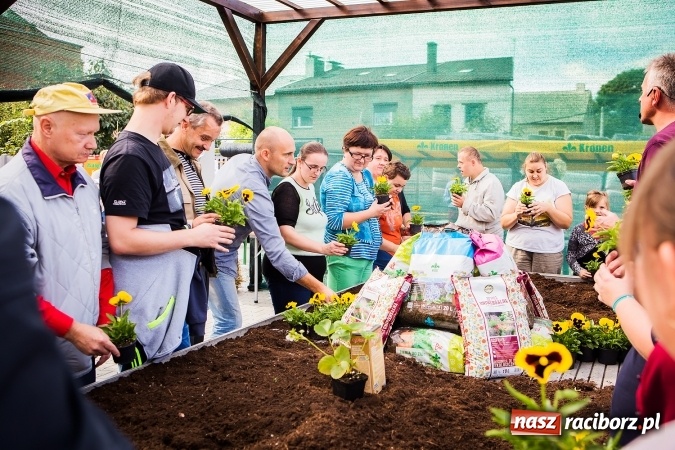 Zdjęcie w galerii na portalu naszraciborz.pl: Ogród – sposób na szalone czasy. Dzień otwarty i warsztaty z Witoldem Czuksanowem w AgroMarkecie wiadomości z regionu