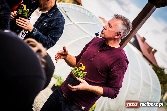 Zdjęcie w galerii na portalu naszraciborz.pl: Ogród – sposób na szalone czasy. Dzień otwarty i warsztaty z Witoldem Czuksanowem w AgroMarkecie wiadomości z regionu