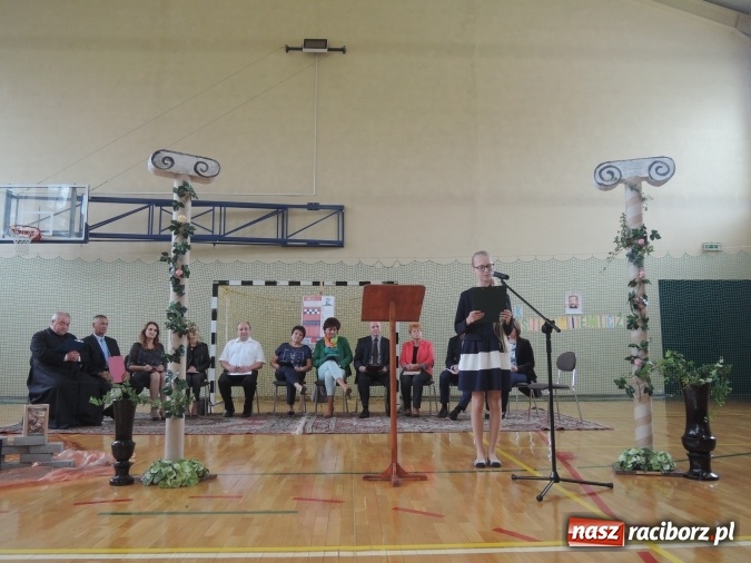 Zdjęcie w galerii na portalu naszraciborz.pl: Narodowe Czytanie w gimnazjum w Kornowacu  wiadomości z regionu