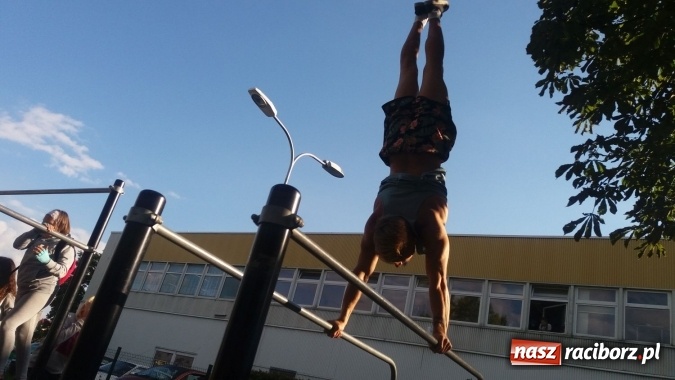 Zdjęcie w galerii na portalu naszraciborz.pl: Podciągnij się z Dawidem! Gdzie? W Strefie!  wiadomości z regionu