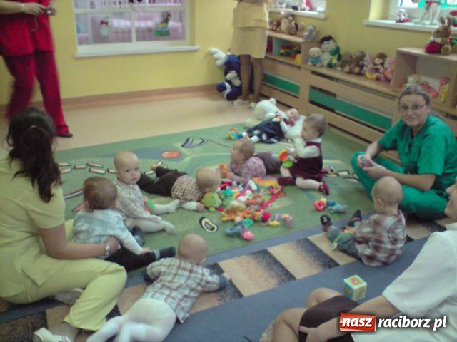 Zdjęcie w galerii na portalu naszraciborz.pl: Wizyta Mikołaja w żłobku wiadomości z regionu