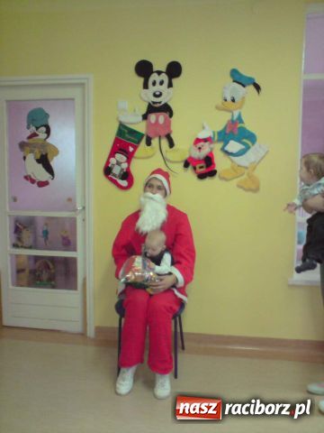 Zdjęcie w galerii na portalu naszraciborz.pl: Wizyta Mikołaja w żłobku wiadomości z regionu