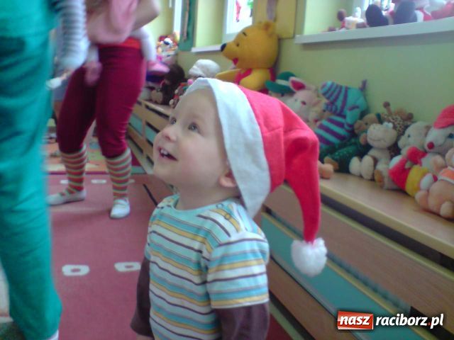 Zdjęcie w galerii na portalu naszraciborz.pl: Wizyta Mikołaja w żłobku wiadomości z regionu