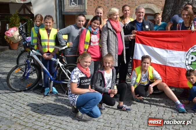 Zdjęcie w galerii na portalu naszraciborz.pl: Uczestnicy 51. Rajdu Szlakiem Husarii po Ziemi Raciborskiej dotarli na Zamek Piastowski wiadomości z regionu