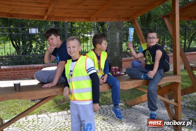 Zdjęcie w galerii na portalu naszraciborz.pl: Uczestnicy 51. Rajdu Szlakiem Husarii po Ziemi Raciborskiej dotarli na Zamek Piastowski wiadomości z regionu