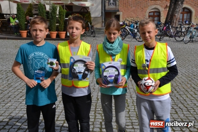 Zdjęcie w galerii na portalu naszraciborz.pl: Uczestnicy 51. Rajdu Szlakiem Husarii po Ziemi Raciborskiej dotarli na Zamek Piastowski wiadomości z regionu