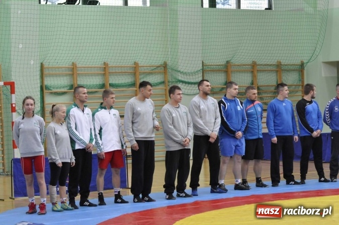 Zdjęcie w galerii na portalu naszraciborz.pl: Akademicy walczą na matach w Arenie Rafako wiadomości z regionu