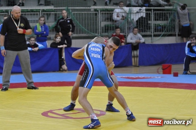 Zdjęcie w galerii na portalu naszraciborz.pl: Akademicy walczą na matach w Arenie Rafako wiadomości z regionu