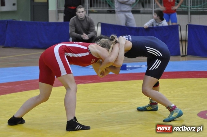 Zdjęcie w galerii na portalu naszraciborz.pl: Akademicy walczą na matach w Arenie Rafako wiadomości z regionu