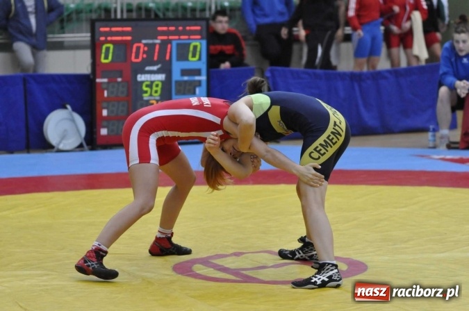 Zdjęcie w galerii na portalu naszraciborz.pl: Akademicy walczą na matach w Arenie Rafako wiadomości z regionu