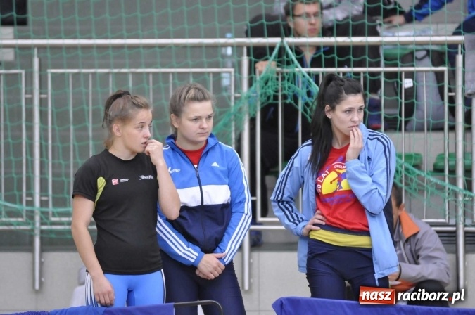 Zdjęcie w galerii na portalu naszraciborz.pl: Akademicy walczą na matach w Arenie Rafako wiadomości z regionu