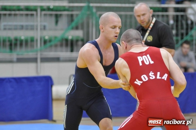Zdjęcie w galerii na portalu naszraciborz.pl: Akademicy walczą na matach w Arenie Rafako wiadomości z regionu