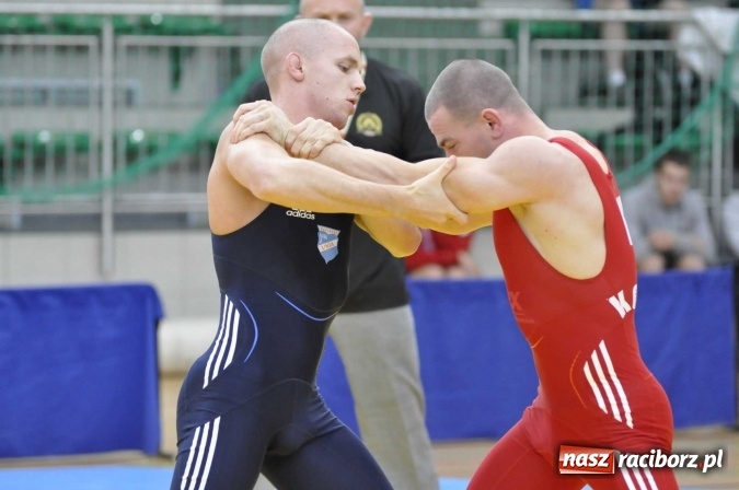 Zdjęcie w galerii na portalu naszraciborz.pl: Akademicy walczą na matach w Arenie Rafako wiadomości z regionu