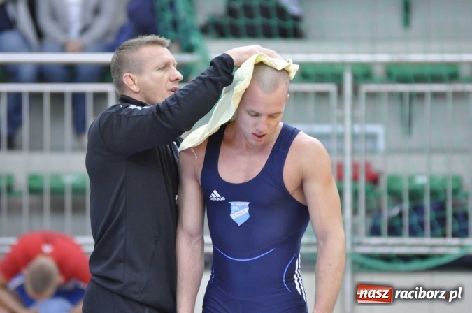 Zdjęcie w galerii na portalu naszraciborz.pl: Akademicy walczą na matach w Arenie Rafako wiadomości z regionu