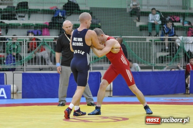 Zdjęcie w galerii na portalu naszraciborz.pl: Akademicy walczą na matach w Arenie Rafako wiadomości z regionu