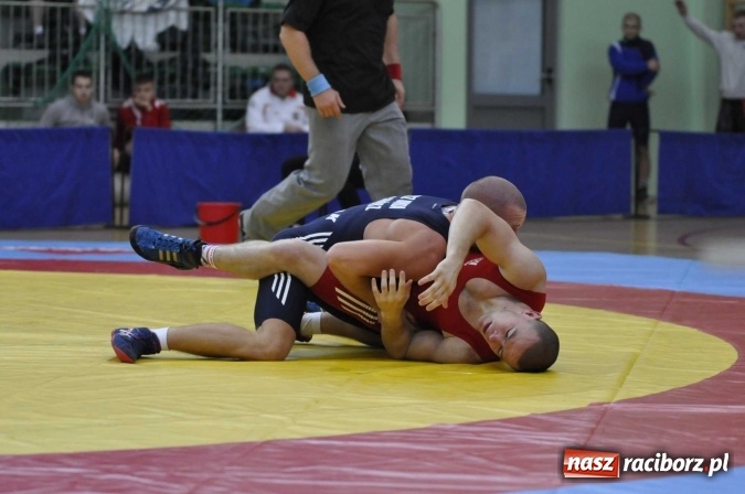 Zdjęcie w galerii na portalu naszraciborz.pl: Akademicy walczą na matach w Arenie Rafako wiadomości z regionu