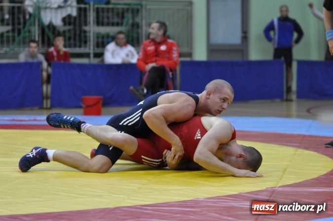 Zdjęcie w galerii na portalu naszraciborz.pl: Akademicy walczą na matach w Arenie Rafako wiadomości z regionu