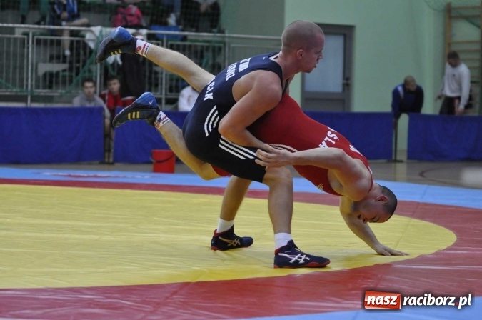 Zdjęcie w galerii na portalu naszraciborz.pl: Akademicy walczą na matach w Arenie Rafako wiadomości z regionu