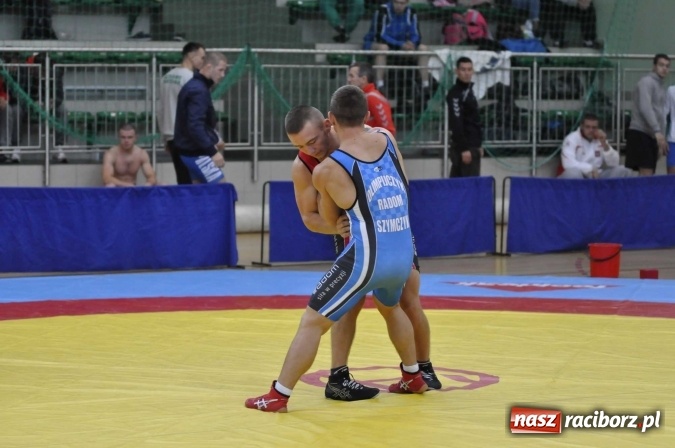 Zdjęcie w galerii na portalu naszraciborz.pl: Akademicy walczą na matach w Arenie Rafako wiadomości z regionu