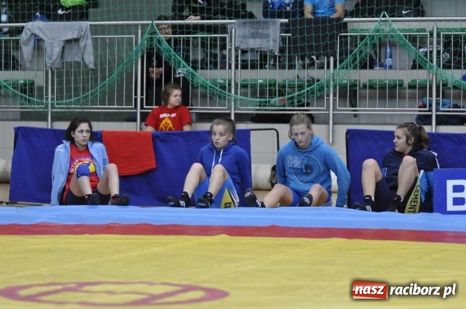 Zdjęcie w galerii na portalu naszraciborz.pl: Akademicy walczą na matach w Arenie Rafako wiadomości z regionu