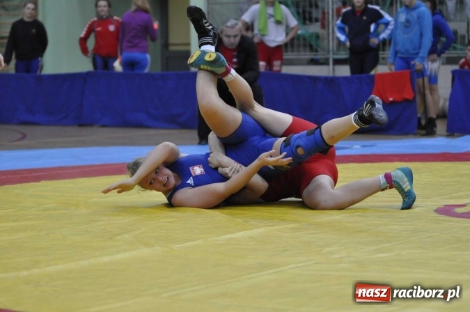 Zdjęcie w galerii na portalu naszraciborz.pl: Akademicy walczą na matach w Arenie Rafako wiadomości z regionu