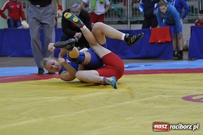 Zdjęcie w galerii na portalu naszraciborz.pl: Akademicy walczą na matach w Arenie Rafako wiadomości z regionu