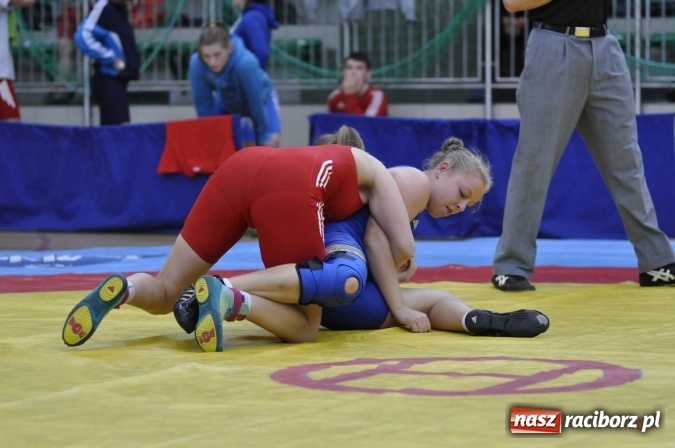 Zdjęcie w galerii na portalu naszraciborz.pl: Akademicy walczą na matach w Arenie Rafako wiadomości z regionu